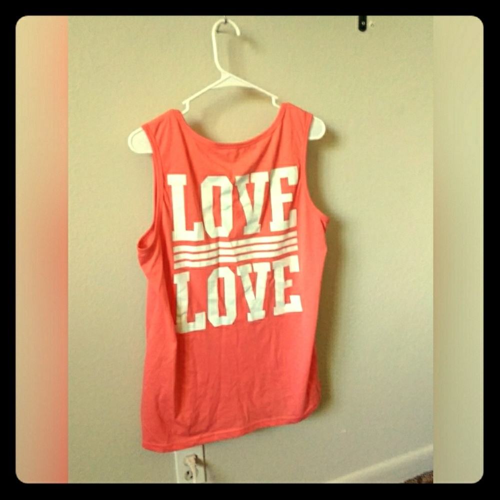 Salmon colored tank top